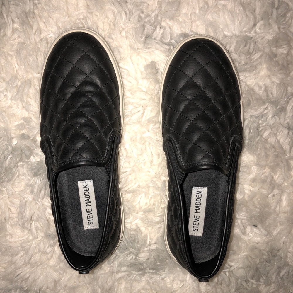 Steve Madden Ecentrcq women’s Sneaker. Slip on